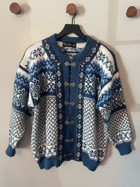 Nordstrikk Norway 100% Wool Cardigan Sweater Clasp Front Blue *Small flaw*